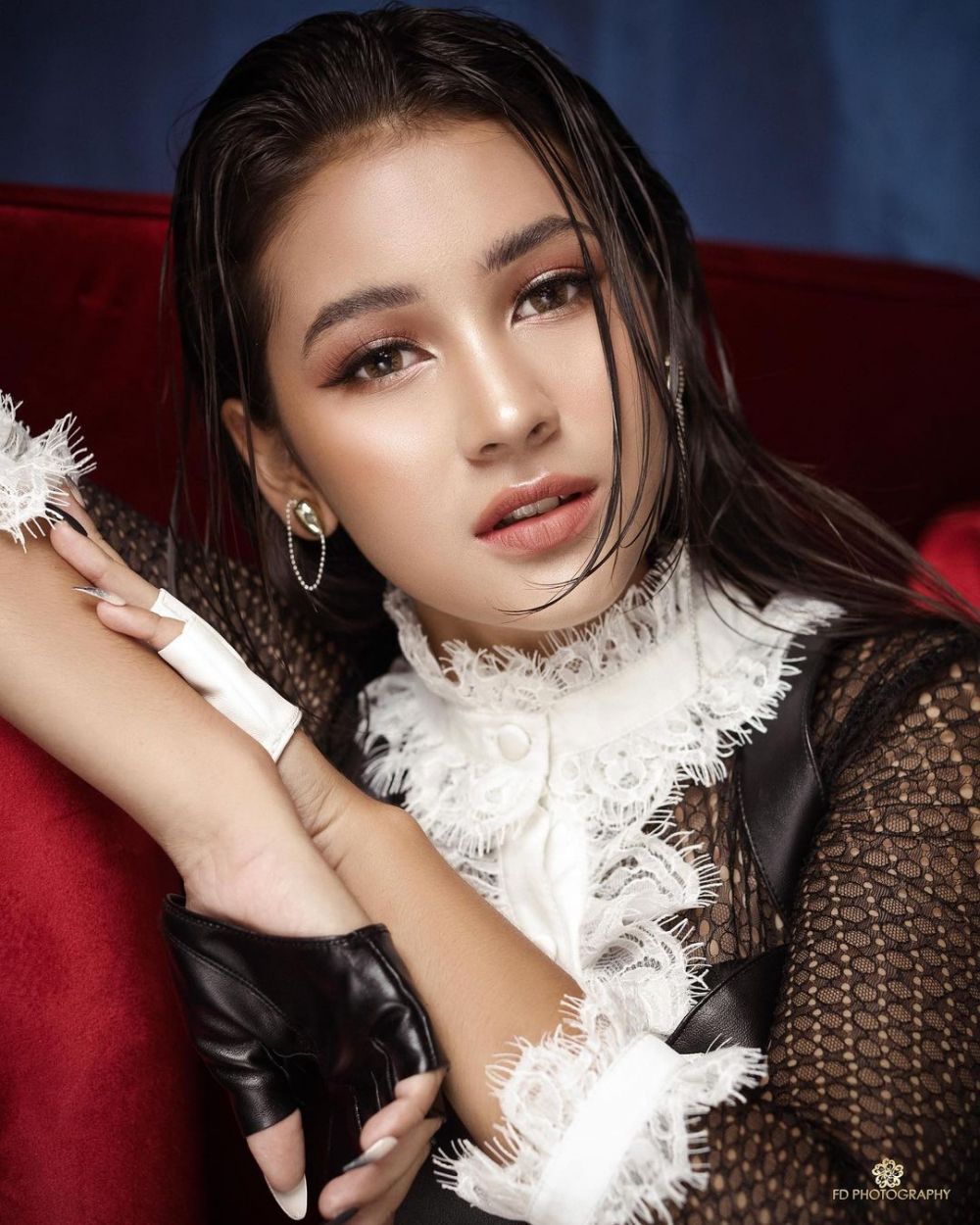 8 Gaya pemotretan Sandrinna Michelle bertema Splash & Over Gorgeous