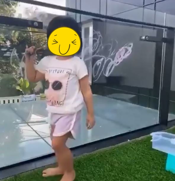 8 Potret rooftop di rumah baru Raditya Dika, kece dan cozy abis