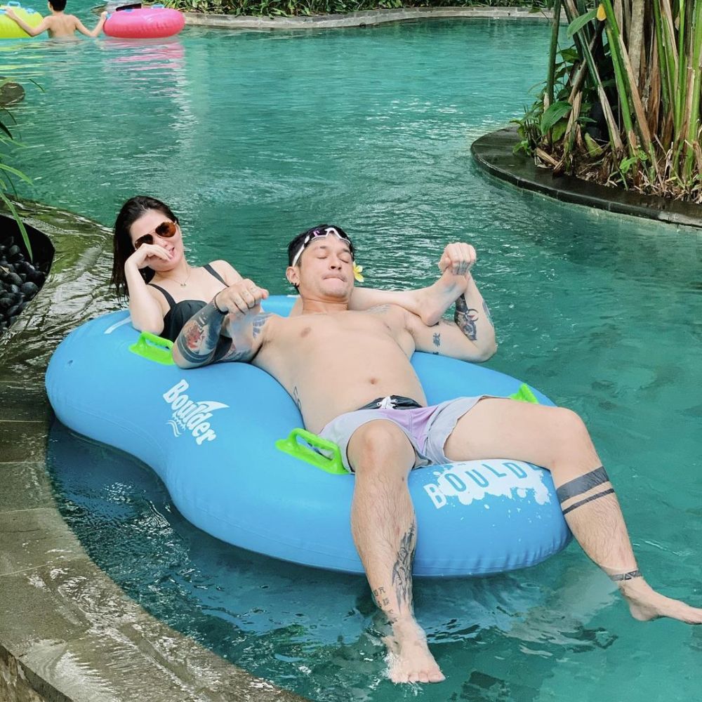 10 Potret mesra Miller Khan dan Farina Rebecca yang segera menikah