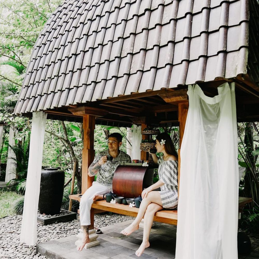 10 Potret mesra Miller Khan dan Farina Rebecca yang segera menikah