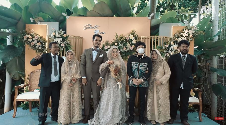 8 Momen Atta Halilintar ke nikahan karyawan, hadiahi cincin kawin