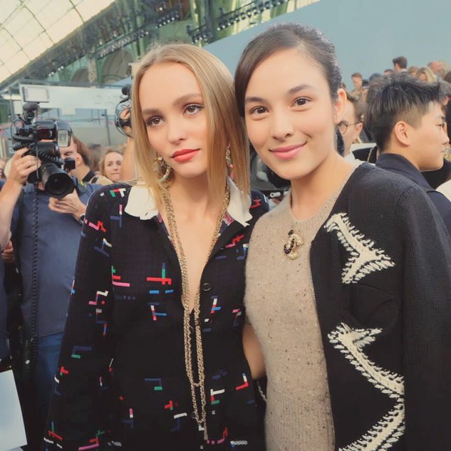 Momen 11 seleb foto bareng artis Hollywood, lama mengidolakan