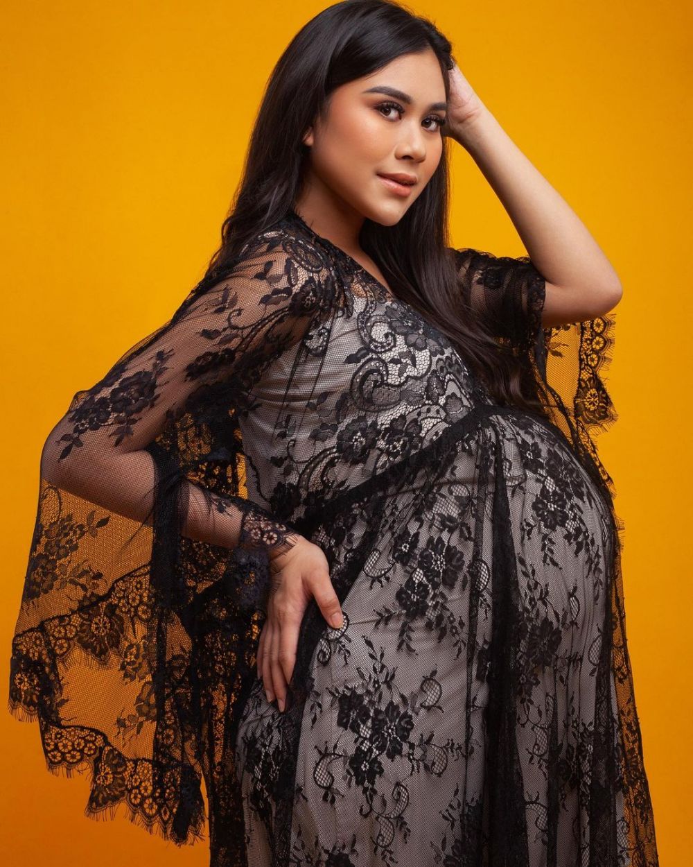 Potret maternity 10 seleb dengan gaun hitam, Audi Marissa elegan