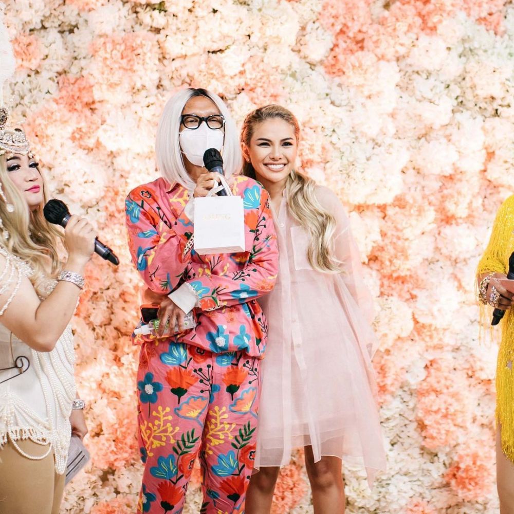 10 Momen perayaan ultah ke-35 Nikita Mirzani, dekorasi bak taman bunga