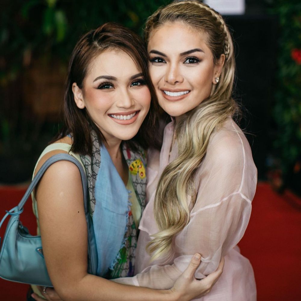 10 Momen perayaan ultah ke-35 Nikita Mirzani, dekorasi bak taman bunga