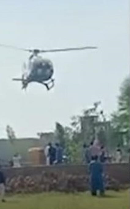 Adik menikah, empat kakaknya sebar uang Rp 182 juta pakai helikopter