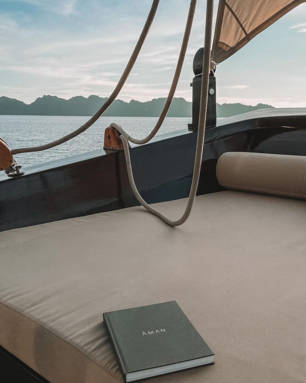 8 Penampakan kapal pinisi yang disewa Nikita Willy di Raja Ampat