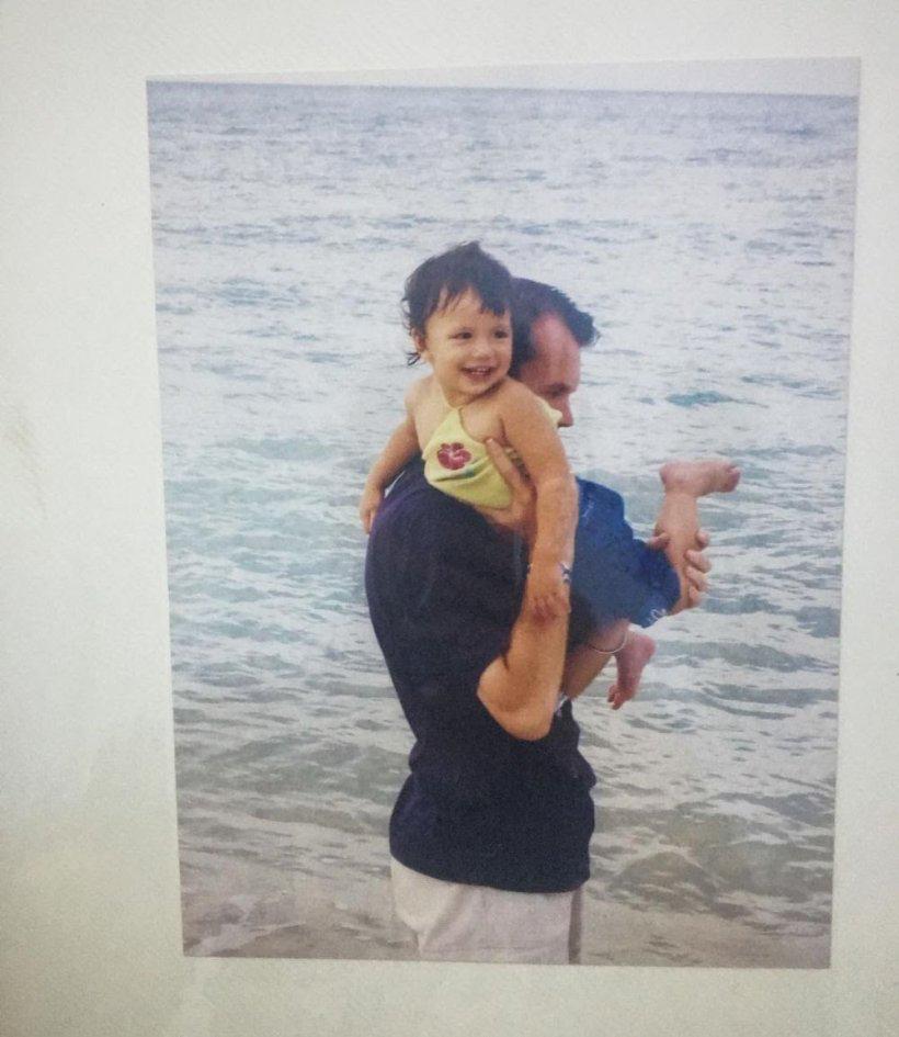 Potret masa kecil 10 artis langganan protagonis bareng sang ayah