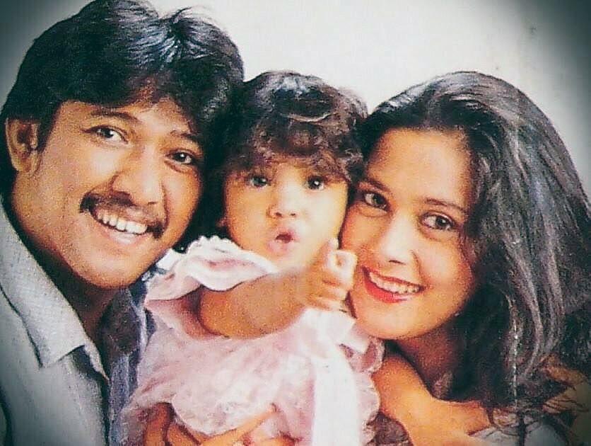 Potret masa kecil 10 artis langganan protagonis bareng sang ayah