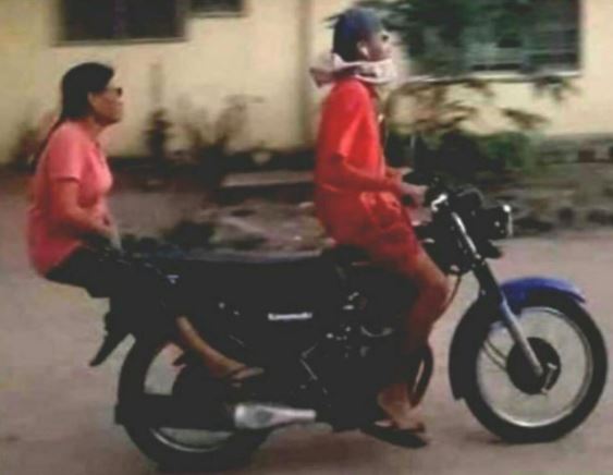 10 Momen boncengan absurd ini bikin yang lihat mikir dua kali