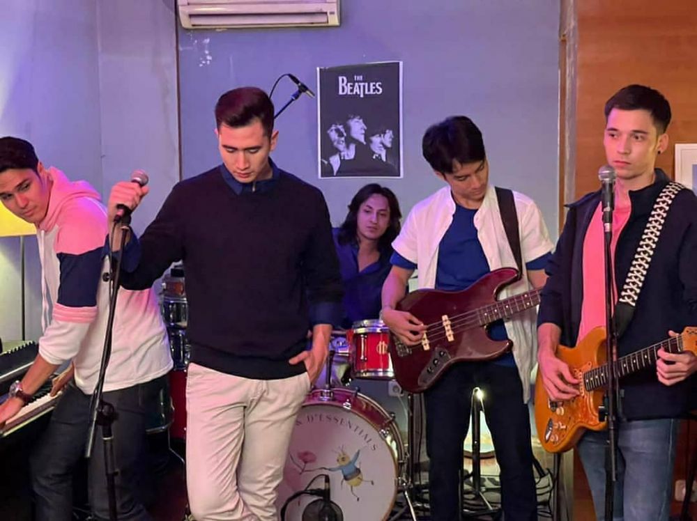 8 Potret Verrell Bramasta dan Stefan William ngeband, jadi sorotan