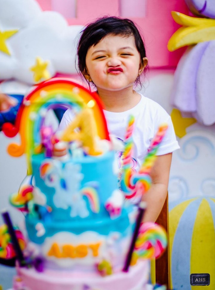10 Potret kue ulang tahun keluarga Hermansyah, bikin sayang dimakan