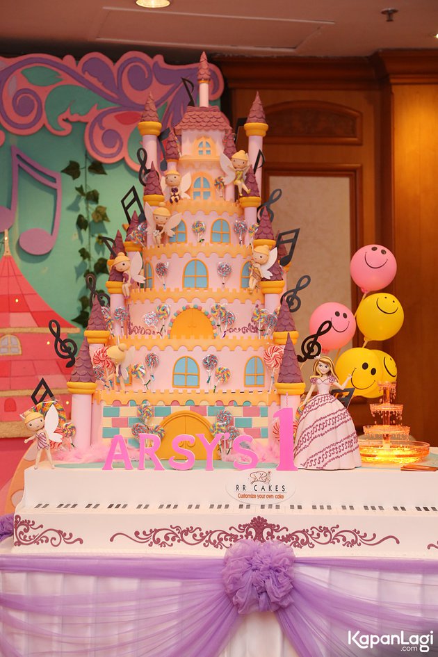 10 Potret kue ulang tahun keluarga Hermansyah, bikin sayang dimakan