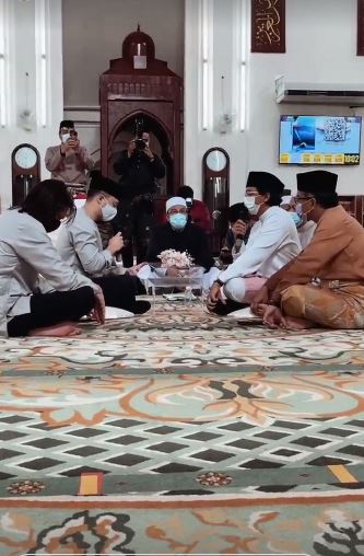 8 Momen pernikahan Engku Emran dan Noor Nabila, bernuansa serba putih