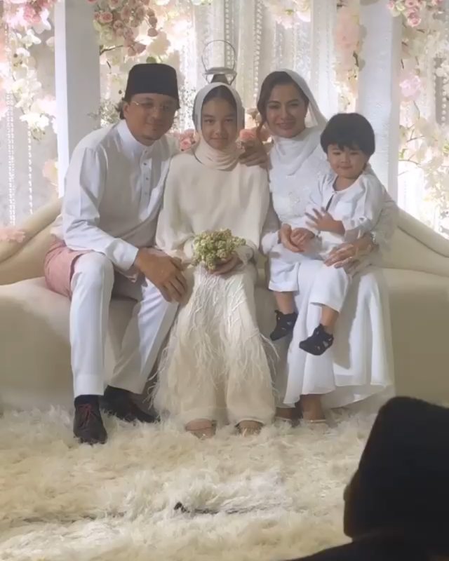 8 Momen pernikahan Engku Emran dan Noor Nabila, bernuansa serba putih