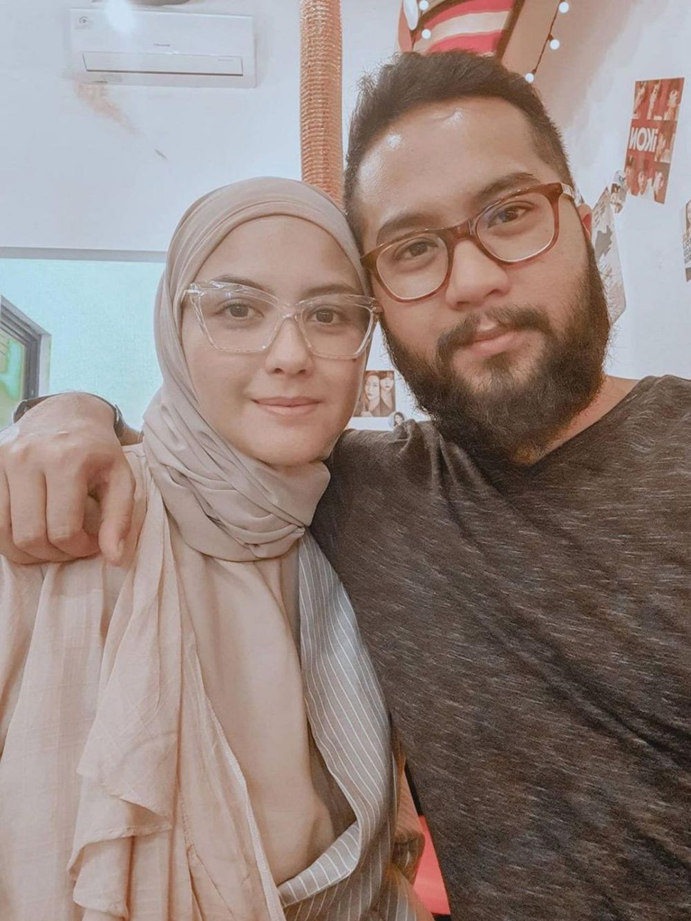 Rayakan anniversary ke-6, ini 7 potret Revalina S Temat dan suami