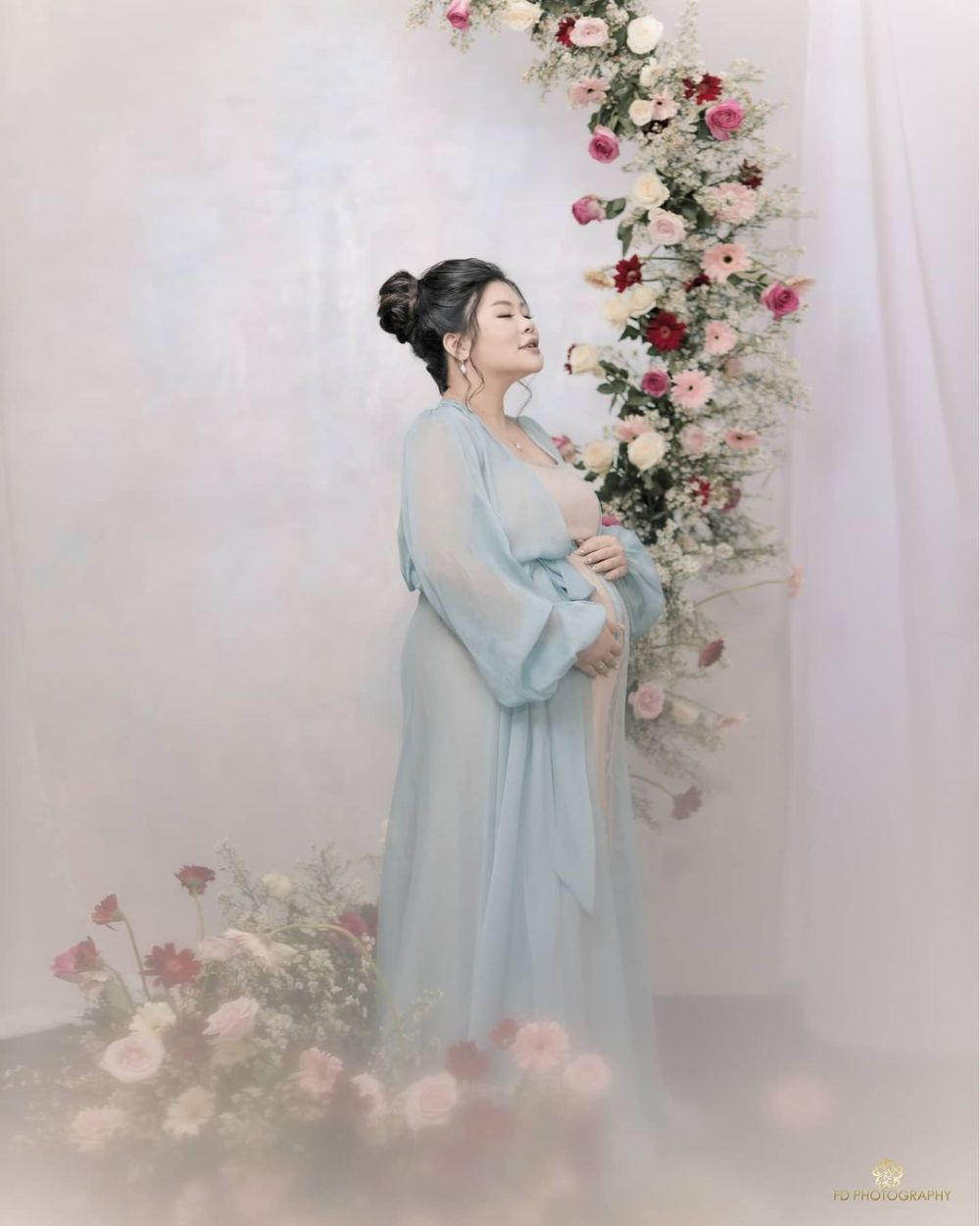 10 Potret maternity Wendy Lo adik Sarwendah berbagai tema, elegan