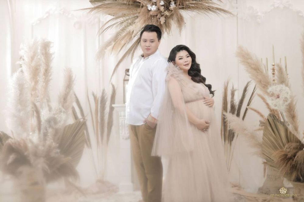 10 Potret maternity Wendy Lo adik Sarwendah berbagai tema, elegan