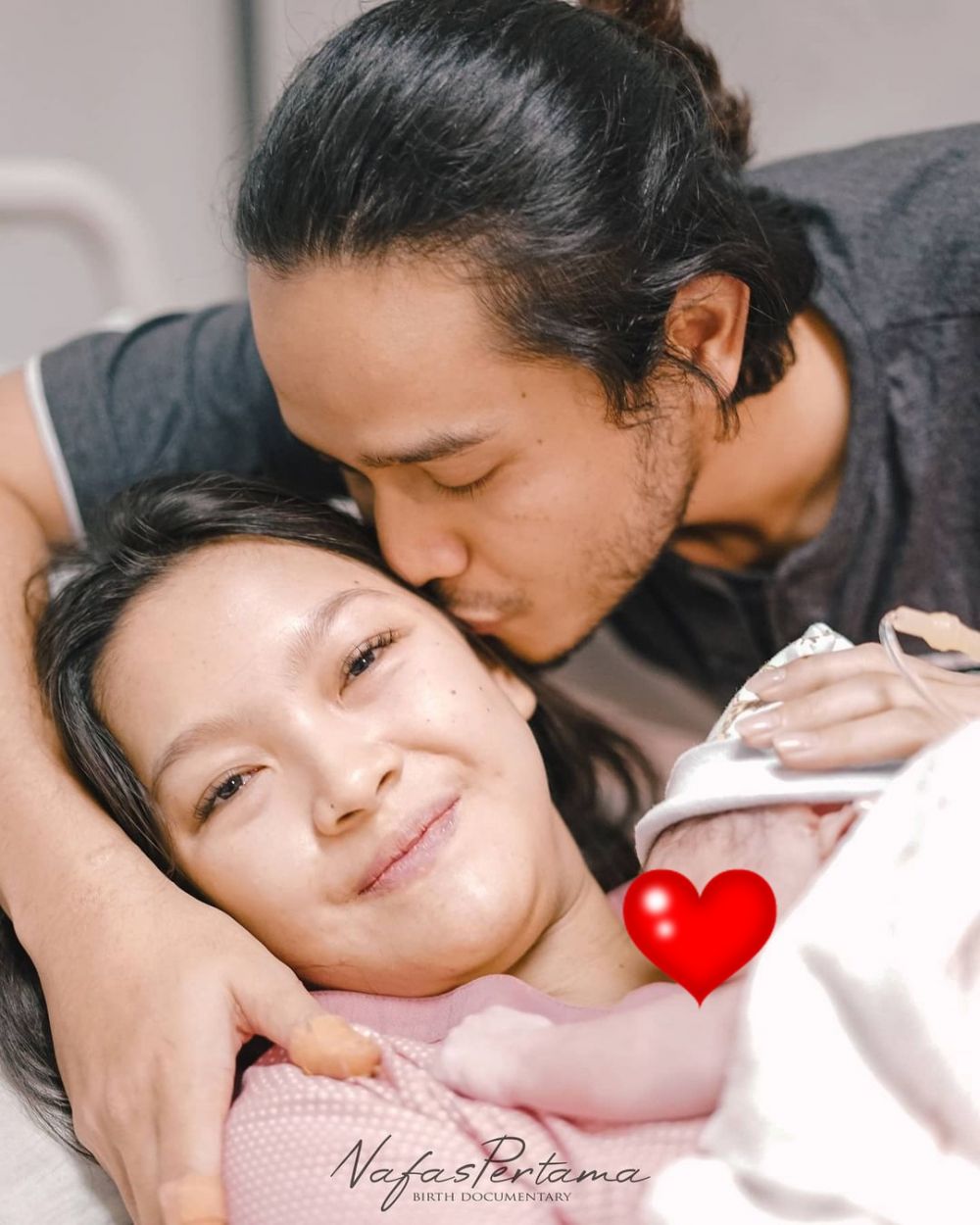 10 Momen Ana Riana melahirkan anak pertama, penuh haru