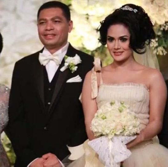 Anniversary ke-10, ini 10 potret Krisdayanti & Raul Lemos saat menikah