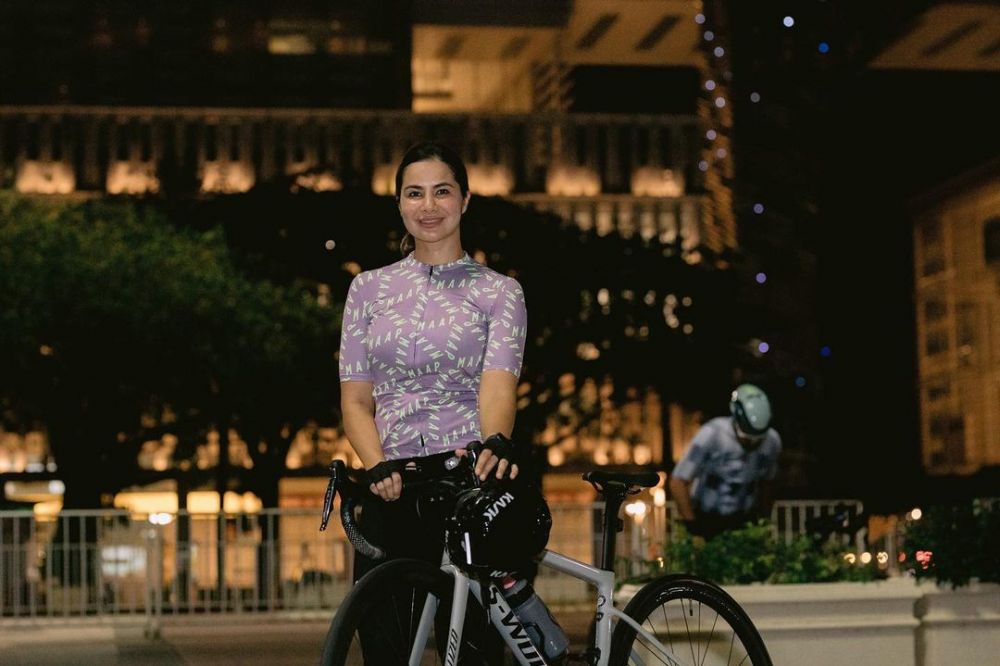 10 Potret Noor Nabila saat bersepeda, pesonanya kian terpancar