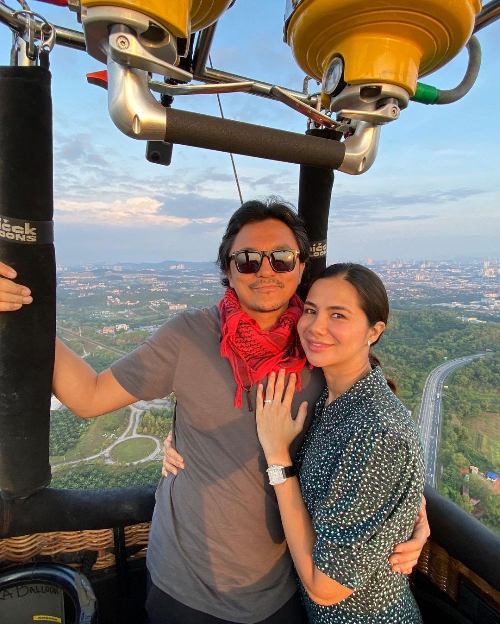 10 Momen lamaran Engku Emran & Noor Nabila, romantis naik balon udara