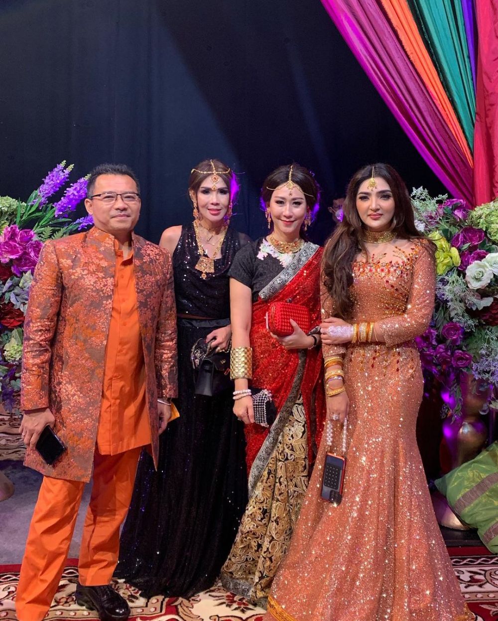 Gaya 10 seleb hadiri Henna Night Aurel Hermansyah, elegan dan glamor