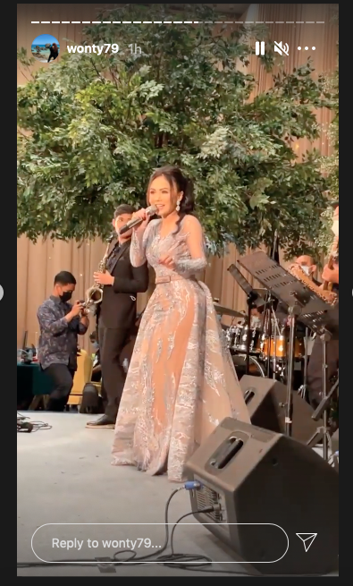 8 Potret Yuni Shara dengan makeup Korea, parasnya manglingi