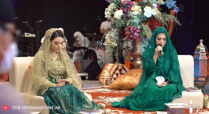 10 Momen Krisdayanti di momen pengajian Aurel Hermansyah, penuh haru