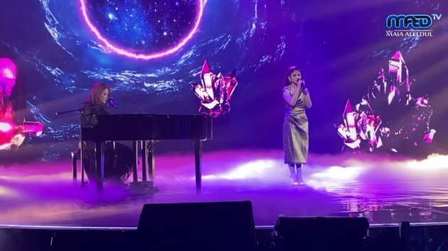 10 Momen insiden Maia Estianty jatuh di panggung Indonesian Idol