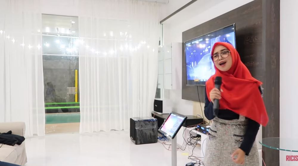 Potret ruang karaoke di rumah 8 seleb, ada yang letaknya di basement