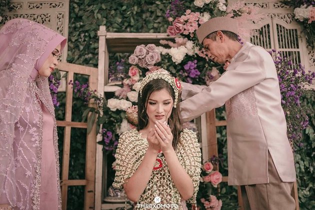 Intip dekorasi siraman 10 seleb jelang menikah, dipenuhi bunga cantik