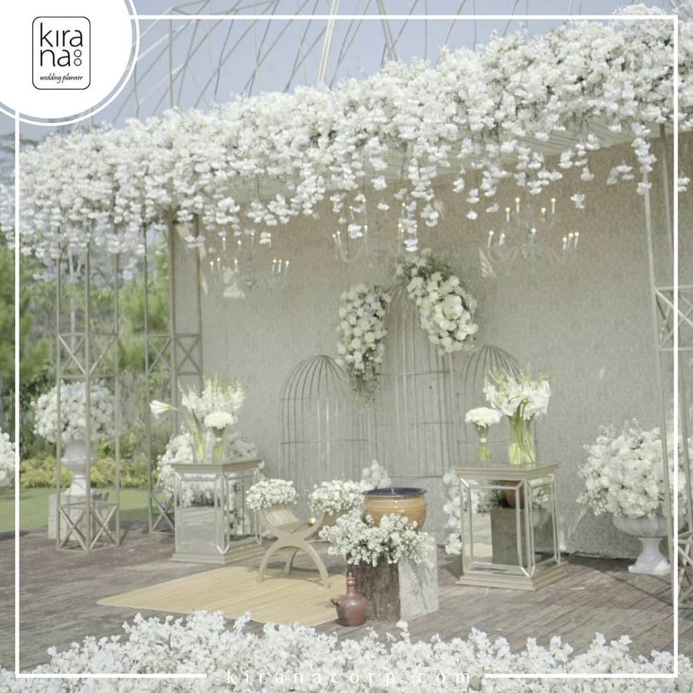 Intip dekorasi siraman 10 seleb jelang menikah, dipenuhi bunga cantik