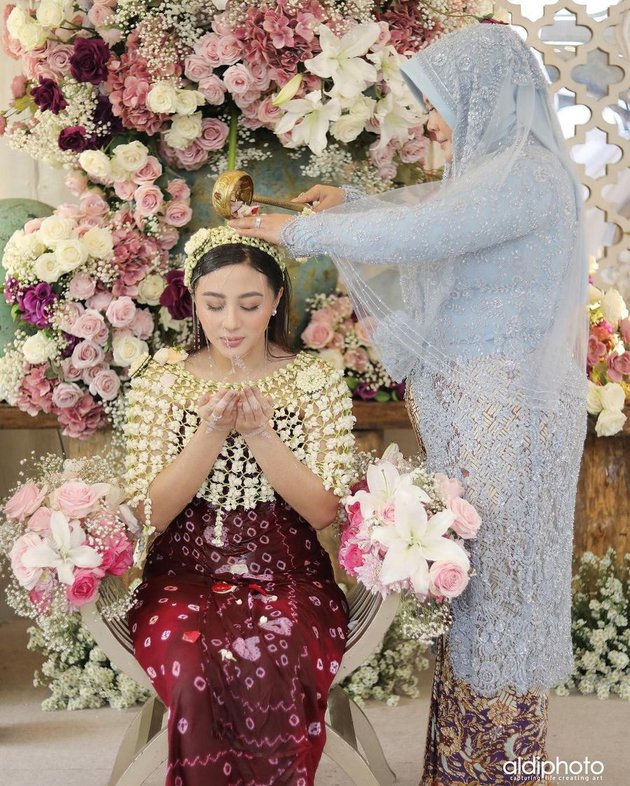 Intip dekorasi siraman 10 seleb jelang menikah, dipenuhi bunga cantik