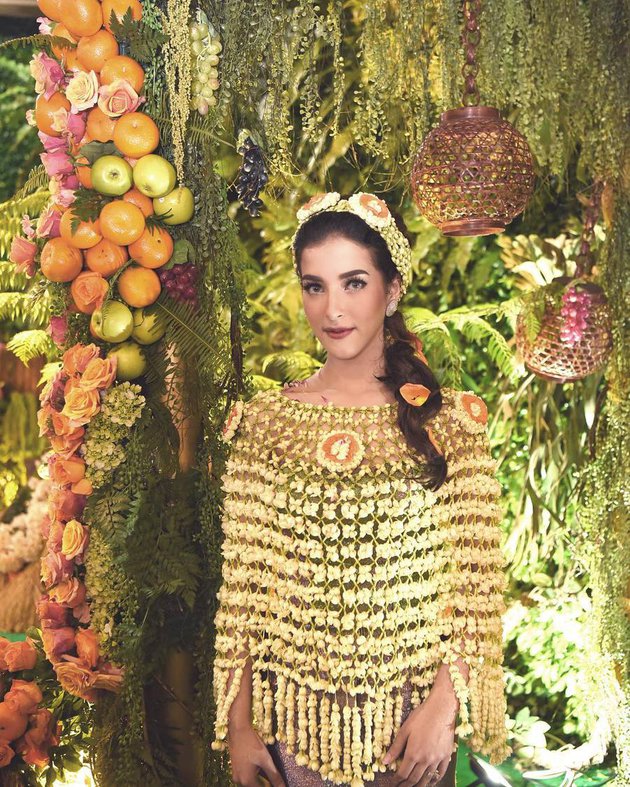 Intip dekorasi siraman 10 seleb jelang menikah, dipenuhi bunga cantik