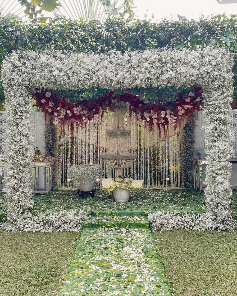 Intip dekorasi siraman 10 seleb jelang menikah, dipenuhi bunga cantik