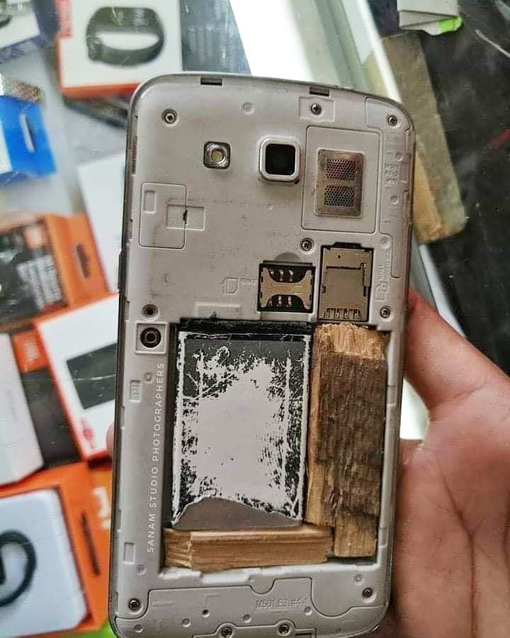 10 Momen lucu gunakan barang elektronik yang rusak, iritnya kebangetan