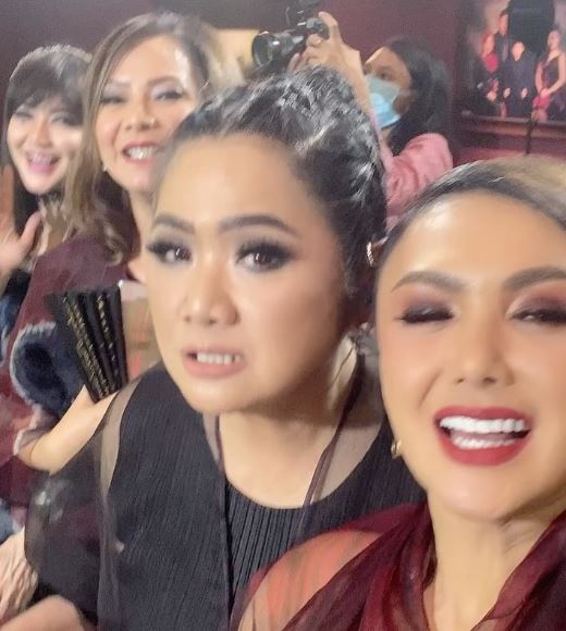 10 Momen manis Yuni Shara bareng personel 7 Bintang, kompak