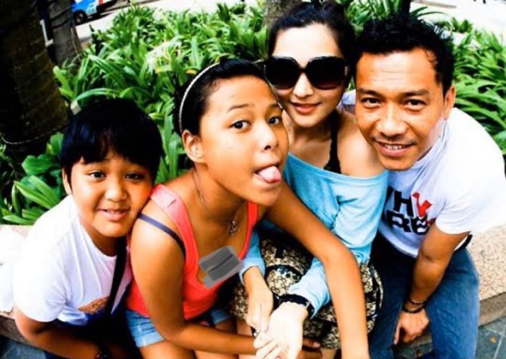 10 Potret kebersamaan Aurel dan Azriel sedari kecil, sibling goals