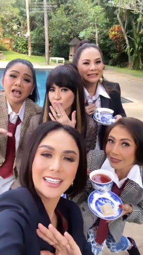 8 Momen Yuni Shara bareng grup Rumpies, gayanya bak ABG