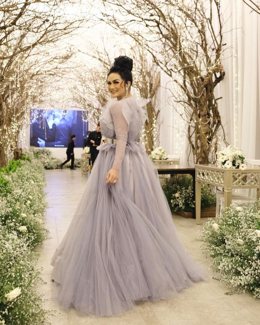 Pesona 12 penyanyi saat kondangan, gayanya glamor abis