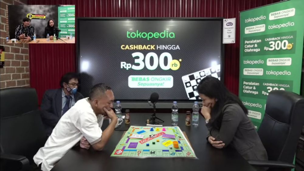 12 Editan foto lucu Dewa Kipas vs GM Irene tanding catur, kocak pol