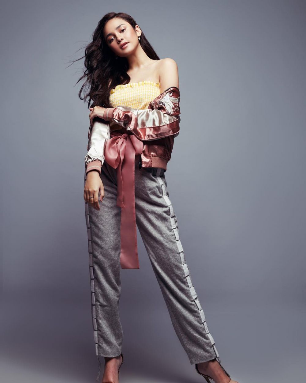 10 Gaya pemotretan Syifa Hadju dalam berbagai tema, cantik memesona