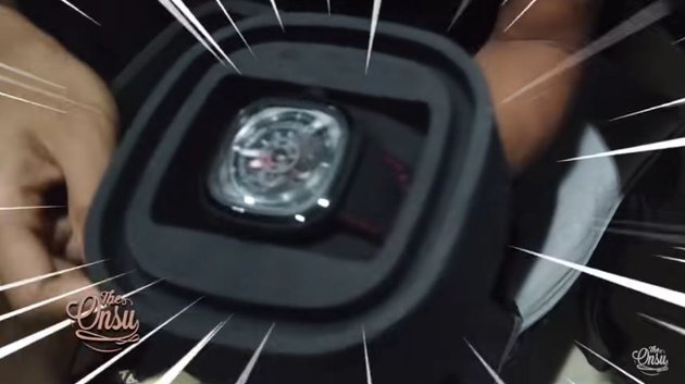 8 Momen Betrand Peto buka kado ultah, dapat mini scooter dari Hongkong