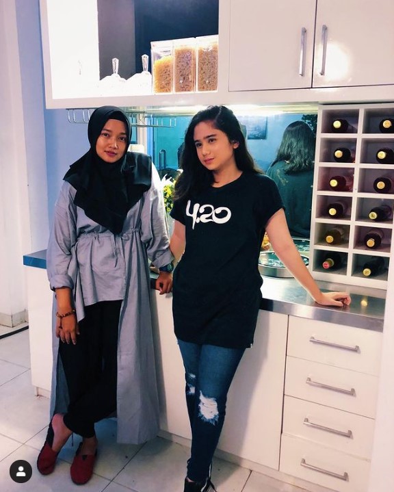 7 Potret rumah Tissa Biani, kitchen setnya unik