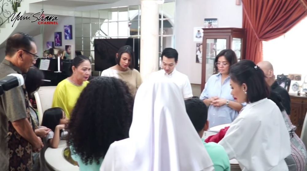 10 Potret ultah dan tujuh bulanan kehamilan adik Yuni Shara, sederhana