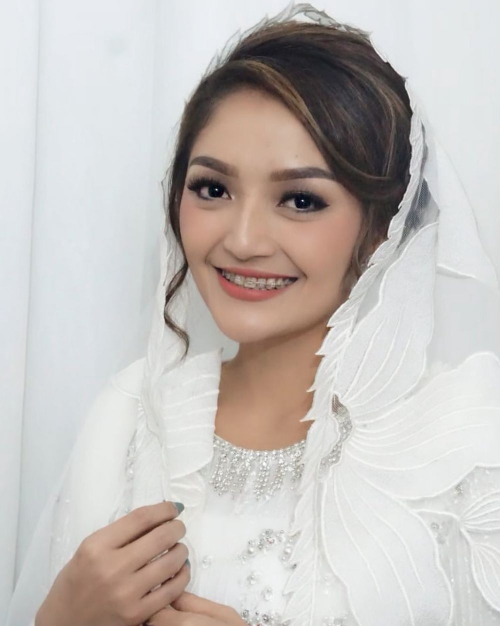 Pesona 10 penyanyi di pengajian jelang nikah, Aurel Hermansyah cantik
