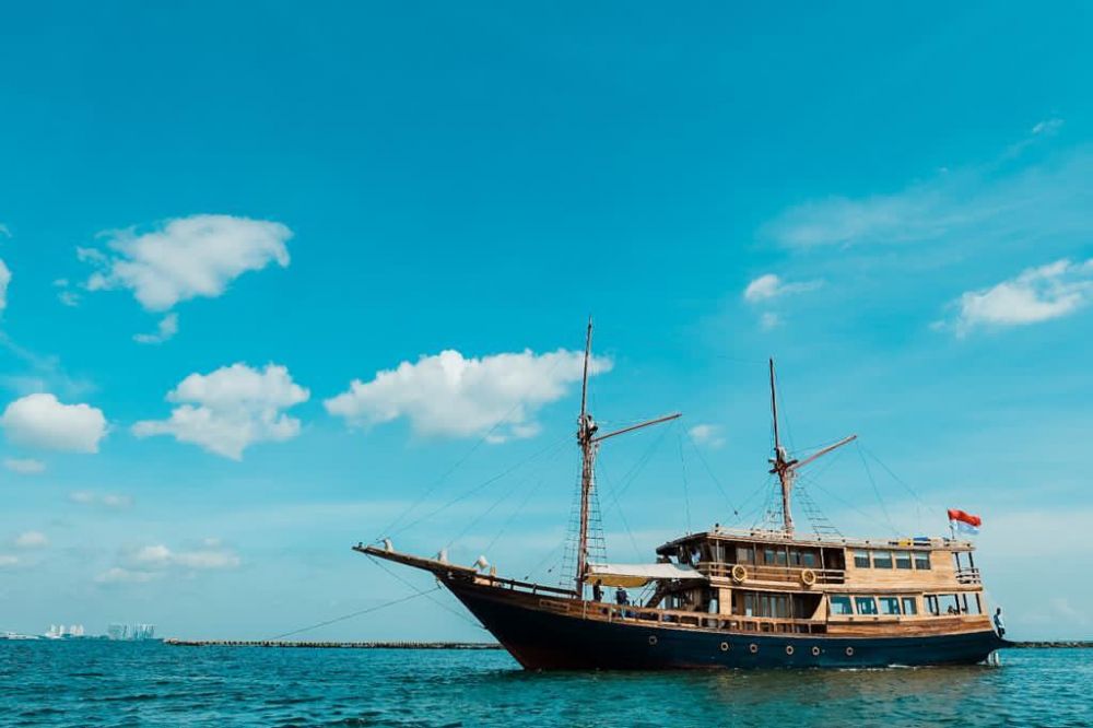 Intip 5 fasilitas mewah kapal phinisi untuk explore Kepulauan Seribu