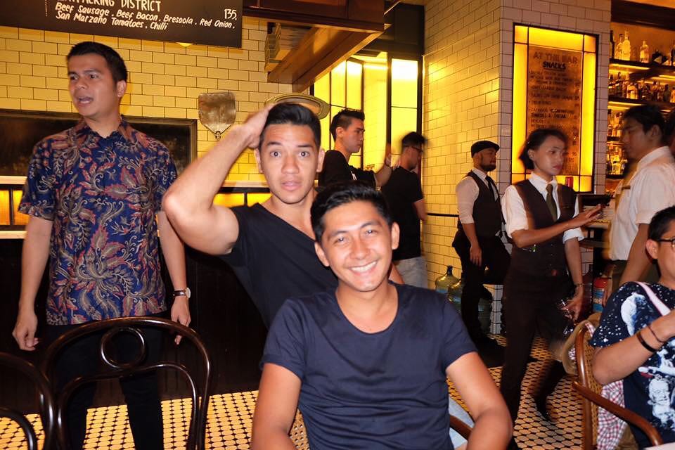 10 Potret keakraban Andrew White dan Kenang Mirdad, ipar goals banget