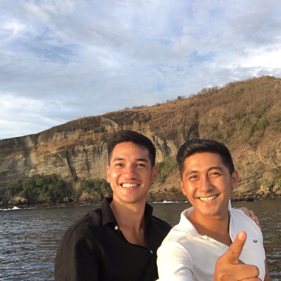 10 Potret keakraban Andrew White dan Kenang Mirdad, ipar goals banget